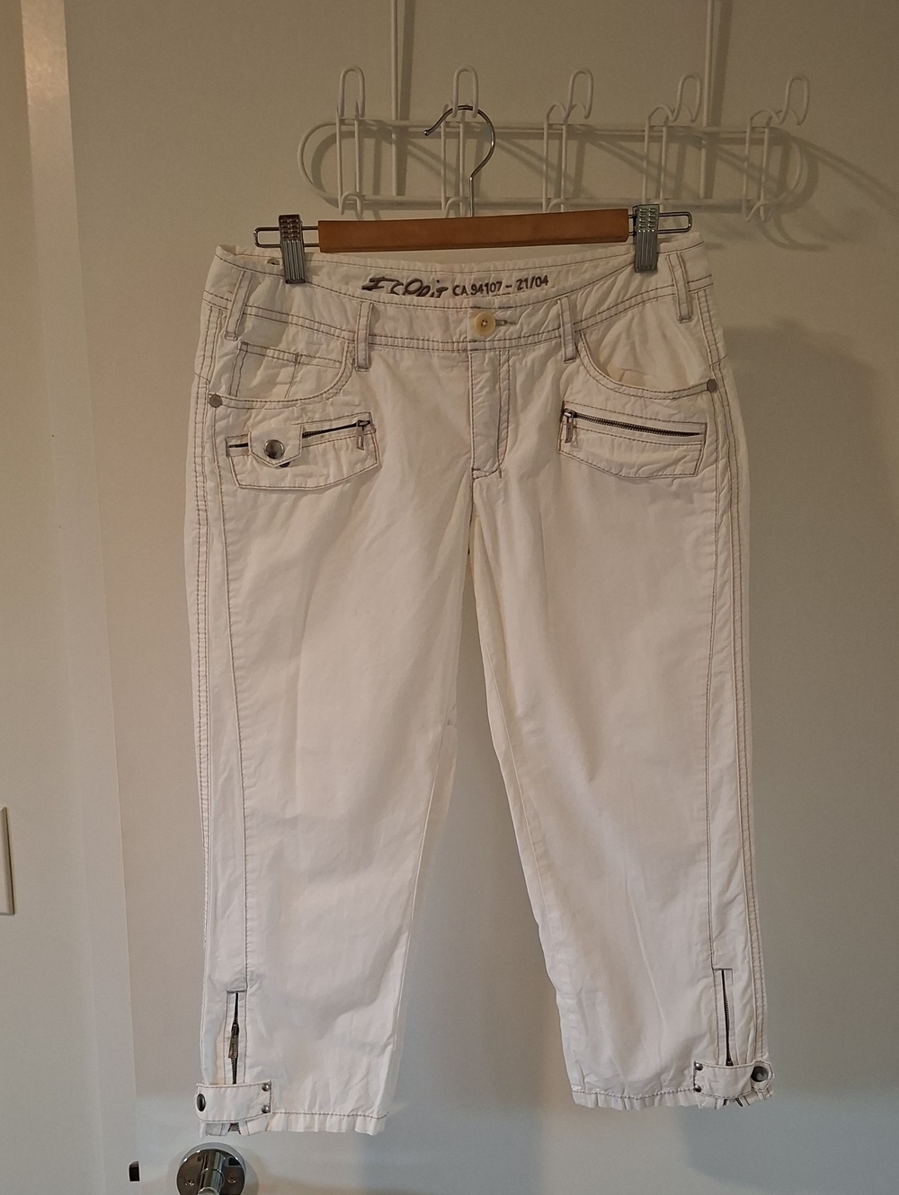 Vintage Y2K Esprit White Cotton Low-rise Zip & Metal Snap Detail Capris (US 6)